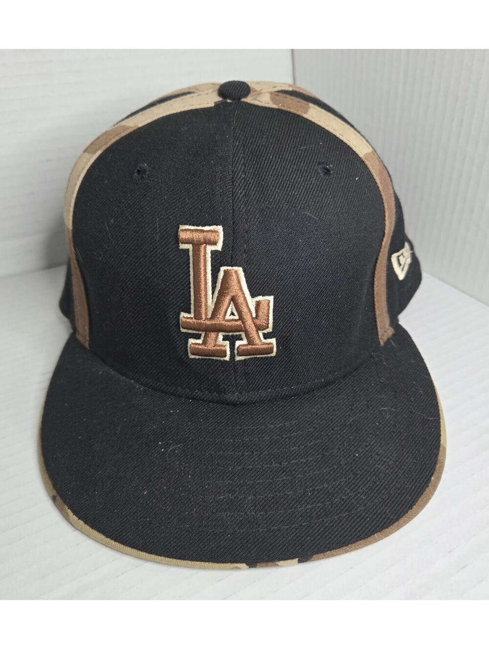 Los Angeles Dodgers MLB New Era 59FIFTY 5950 Fitted Hat 7 3/8 Black w/ Camo Trim